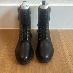 Michael Kors Leather boots SZ 8 New never worn!
